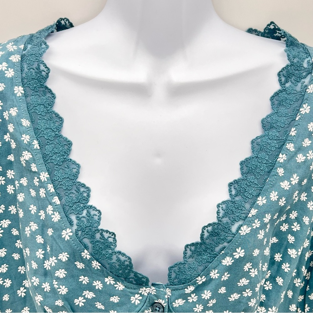 Kendall & Kylie Teal/White Floral Lace V-Neck Crop Top w/Bustier Seams-Size L - Picture 2 of 10